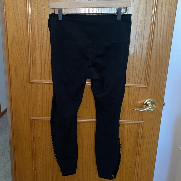 Nike Women’s Ladder Legging - Picture 3 of 5